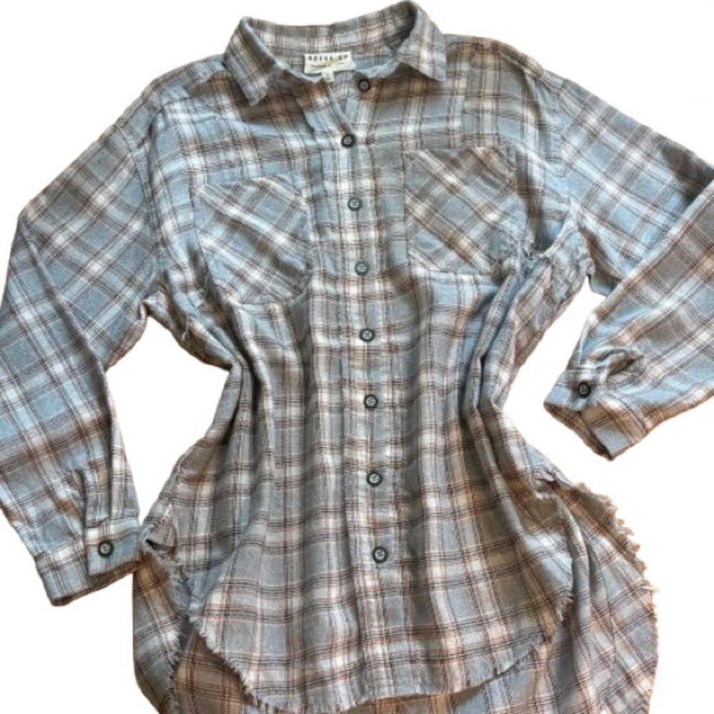 NWOT Boutique Dress Up Oversized Raw Hem Gray Plaid Button-Down Shirt Size S